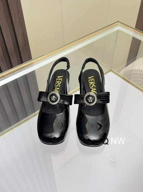 Picture of Versace Shoes _SKUVersacesz35-40520397.5CMNW0401